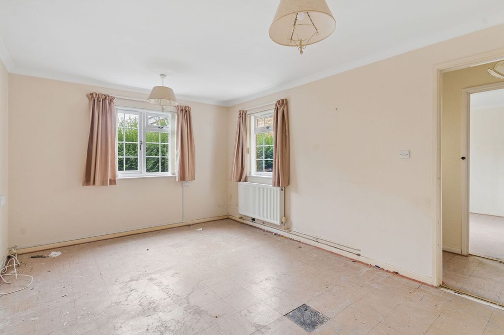 Property photo 2 of 18