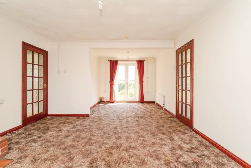 Property photo 2 of 17 Photo