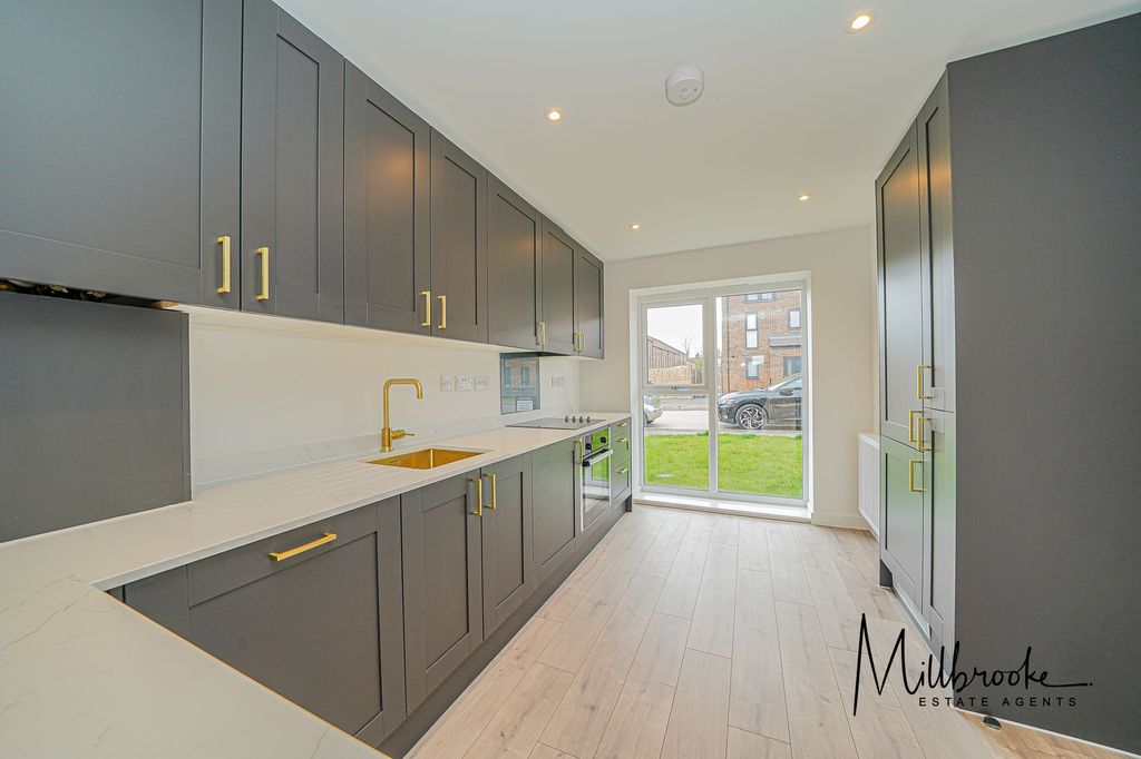 Property photo 3 of 28