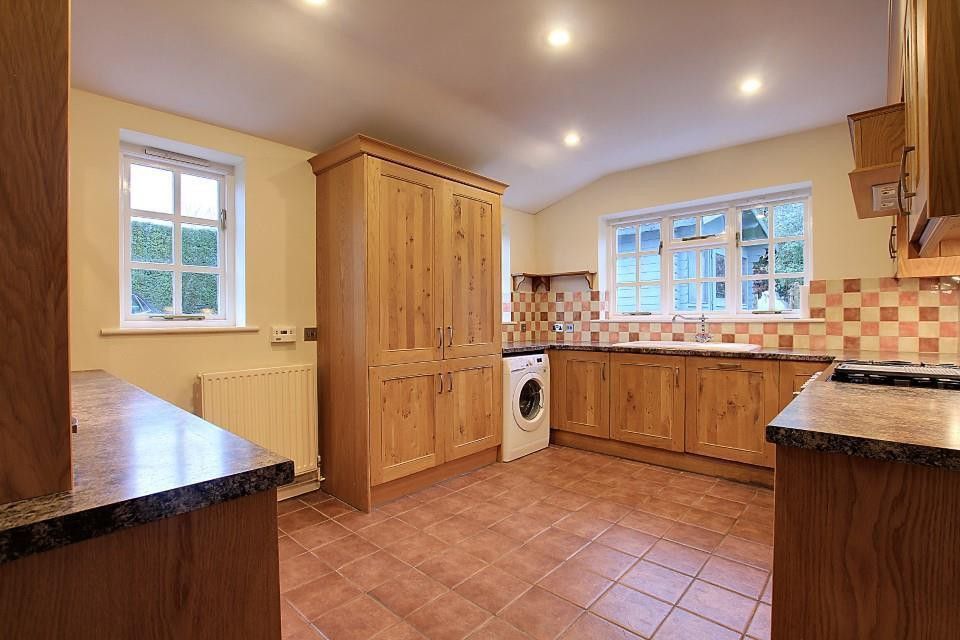 Property photo 3 of 16 Kitchen