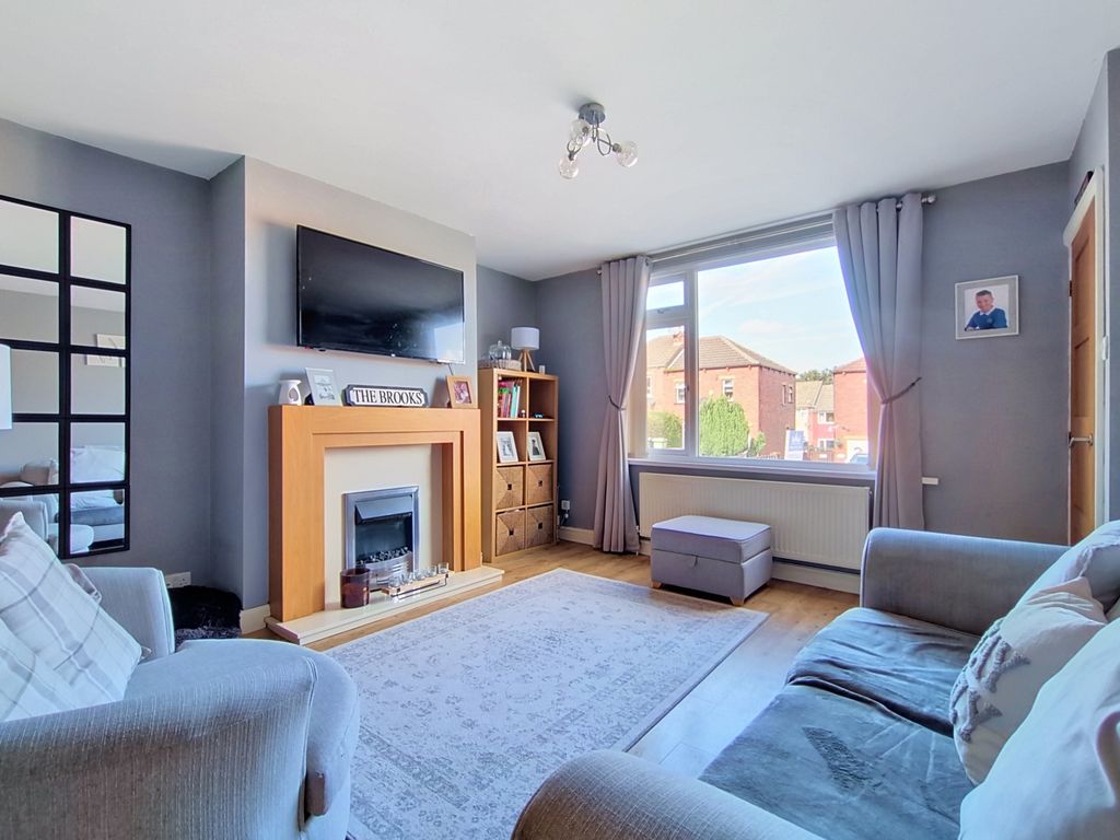 Property photo 2 of 14 71-Cornmill-Drive_00001