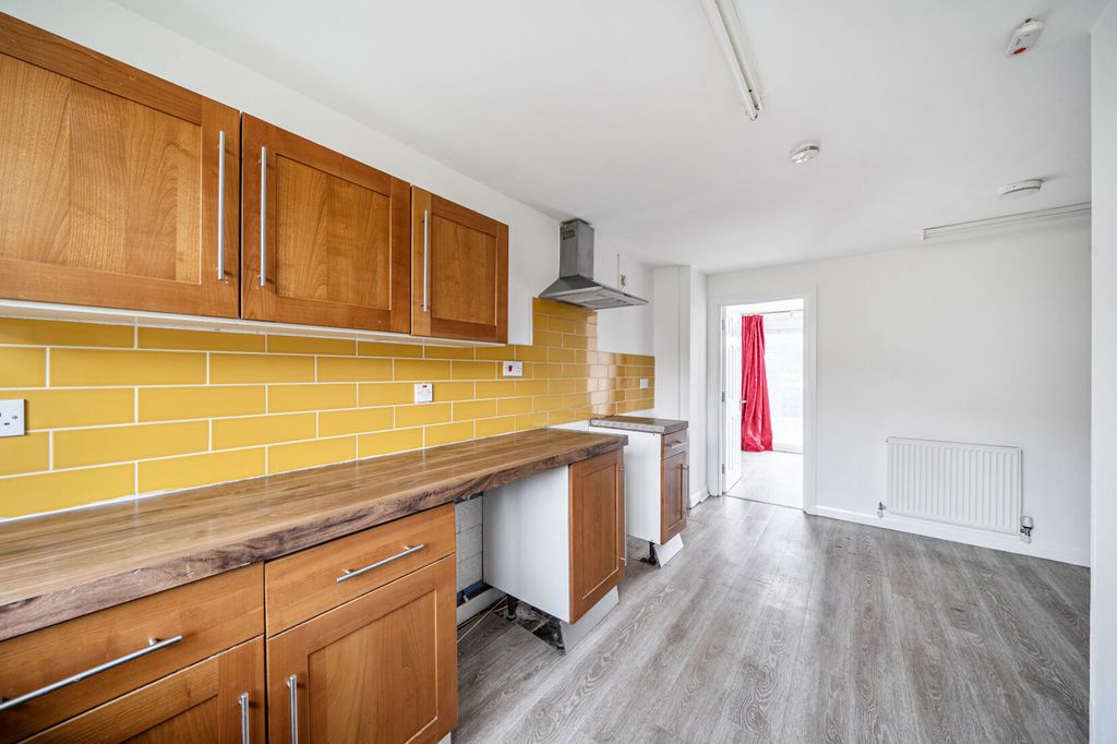 Property photo 3 of 20 Kitchen