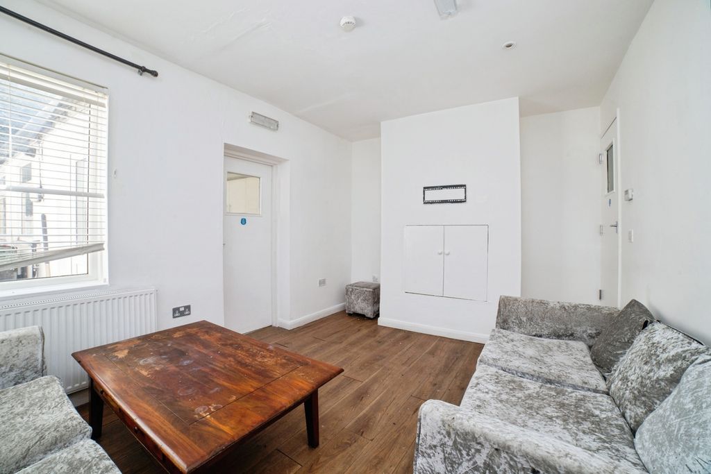 Property photo 2 of 17 Photo