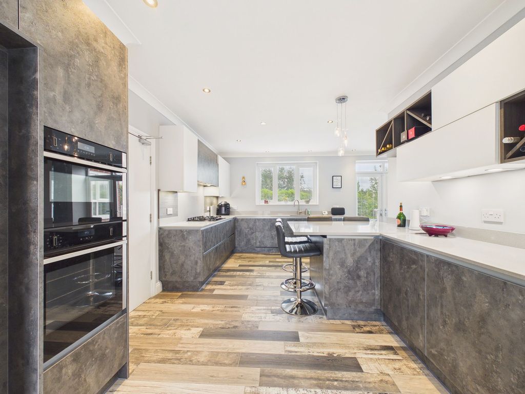 Property photo 2 of 17 Kitchen