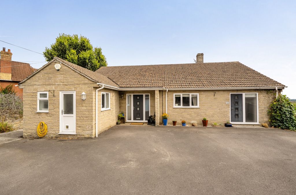 Property photo 2 of 28