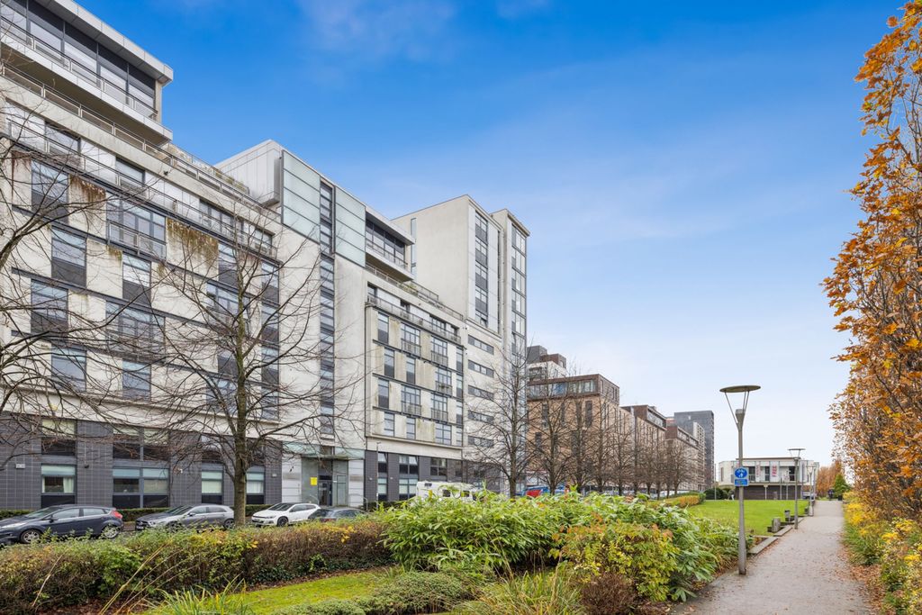 Property photo 2 of 24