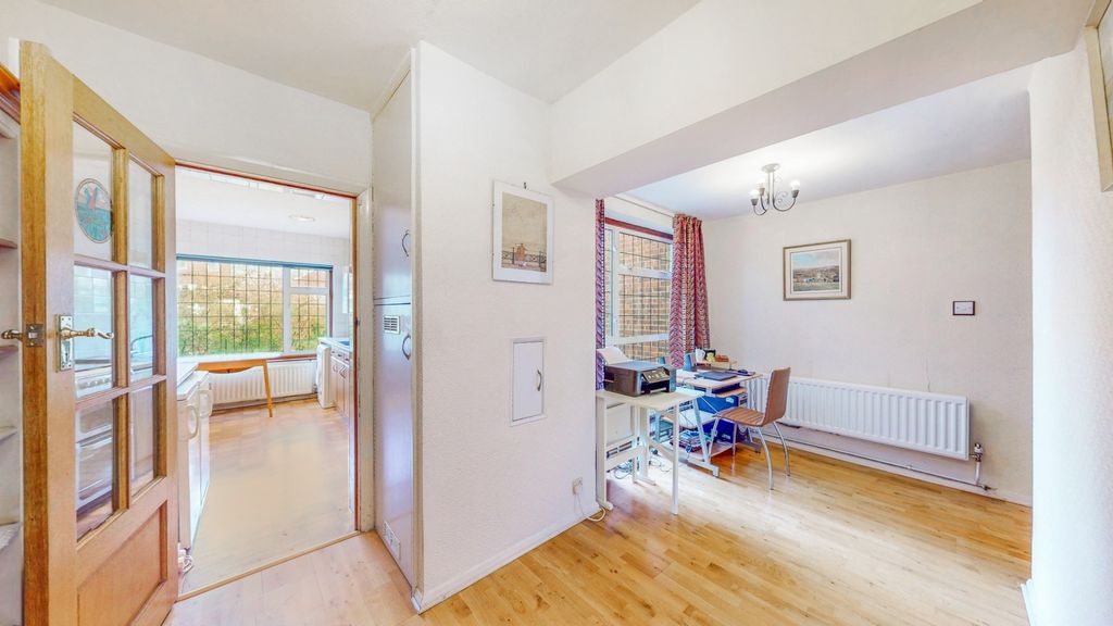 Property photo 3 of 16 4880503