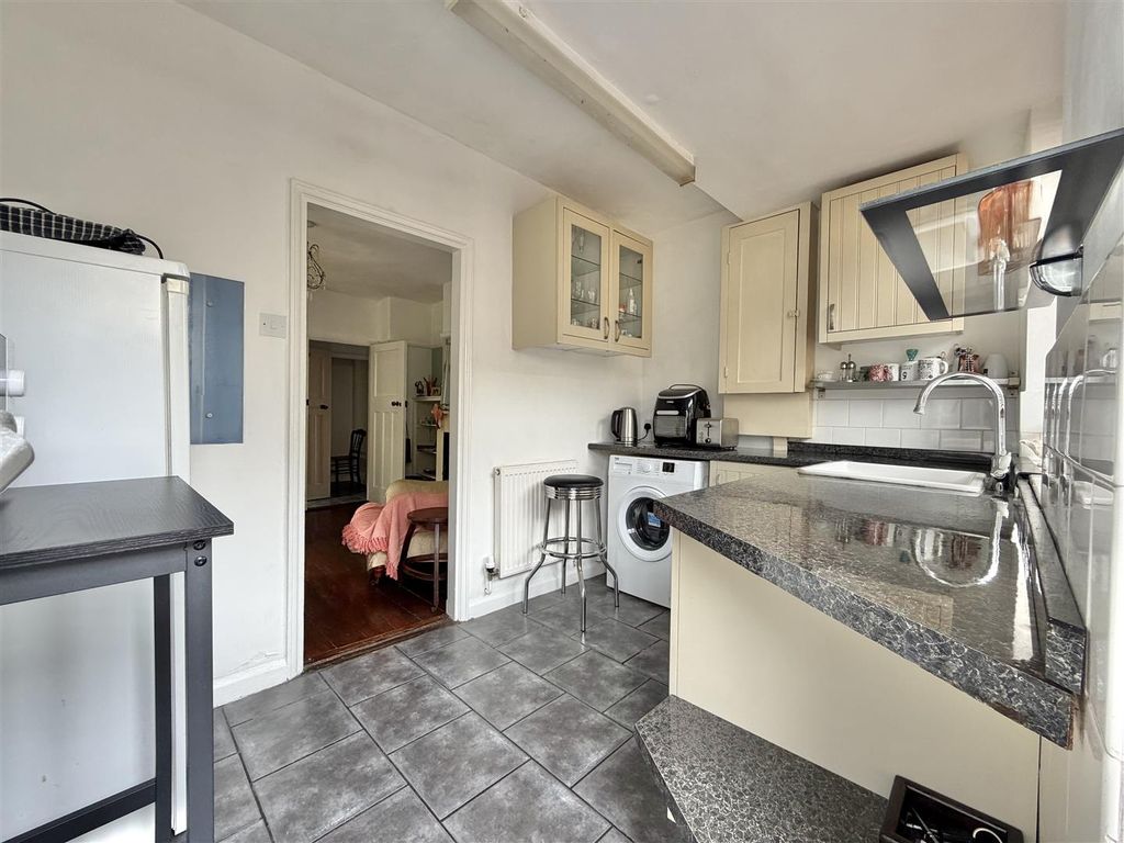 Property photo 2 of 19 Kitchen