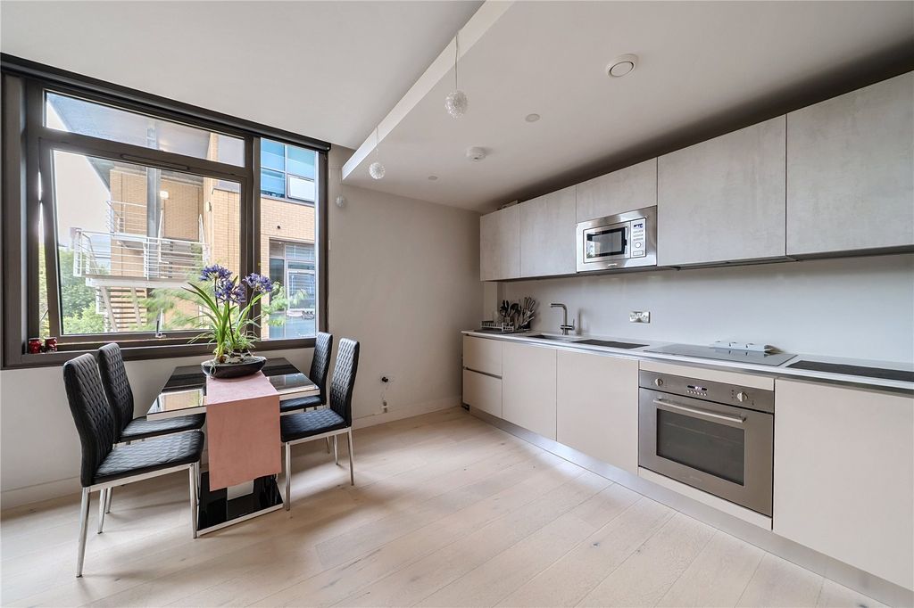 Property photo 3 of 18 Picture No. 06