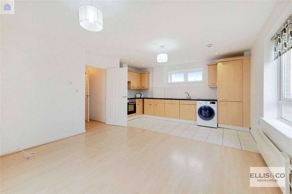 Property photo 2 of 15 Picture No. 18