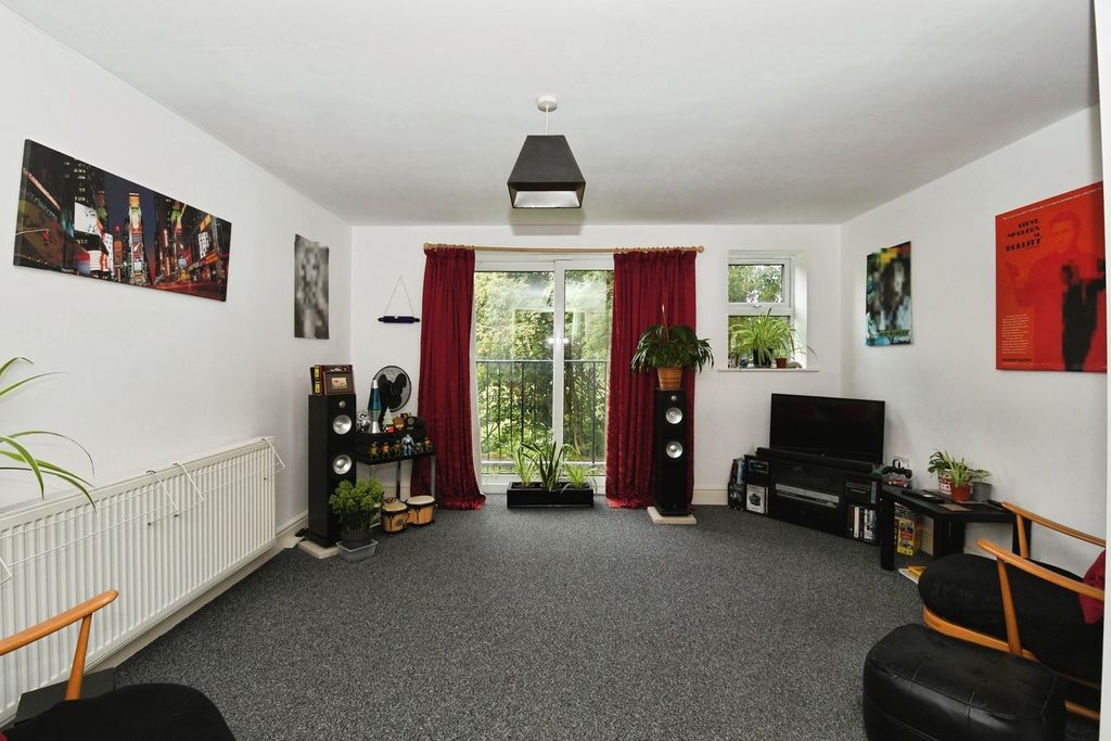 Property photo 2 of 14