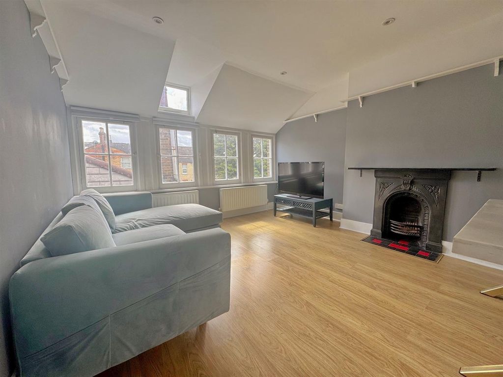 Property photo 1 of 7 Lounge 1_Inpixio.Jpg