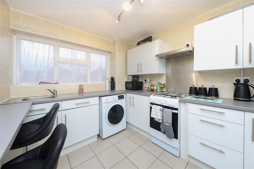 Property photo 3 of 12 Kitchen