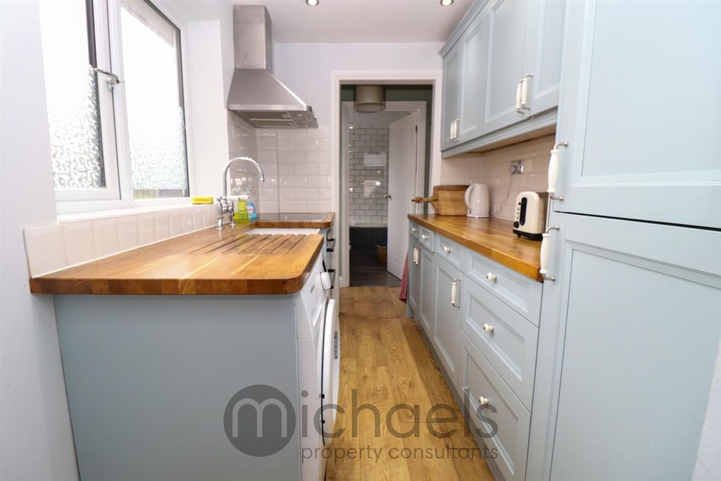 Property photo 3 of 13 Kitchen