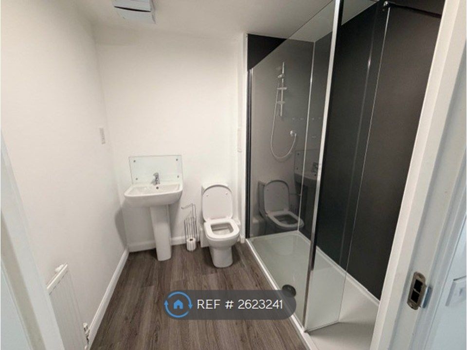 Property photo 3 of 8 Bathroom