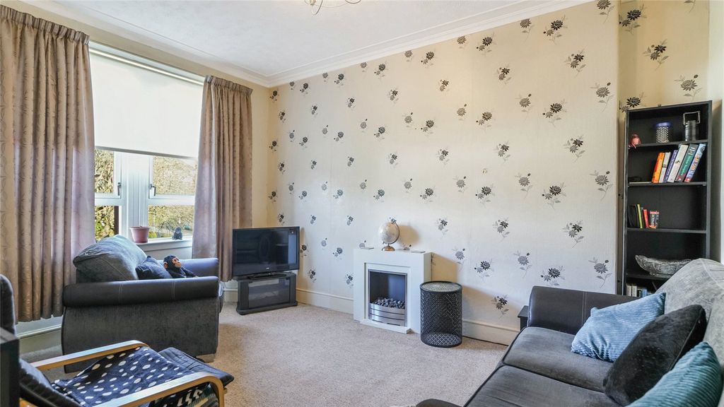 Property photo 2 of 14 Living Room