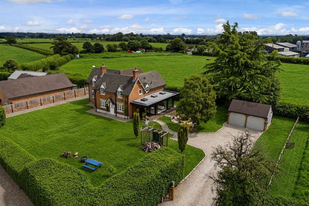 Property photo 1 of 18 Holly Bank Farm