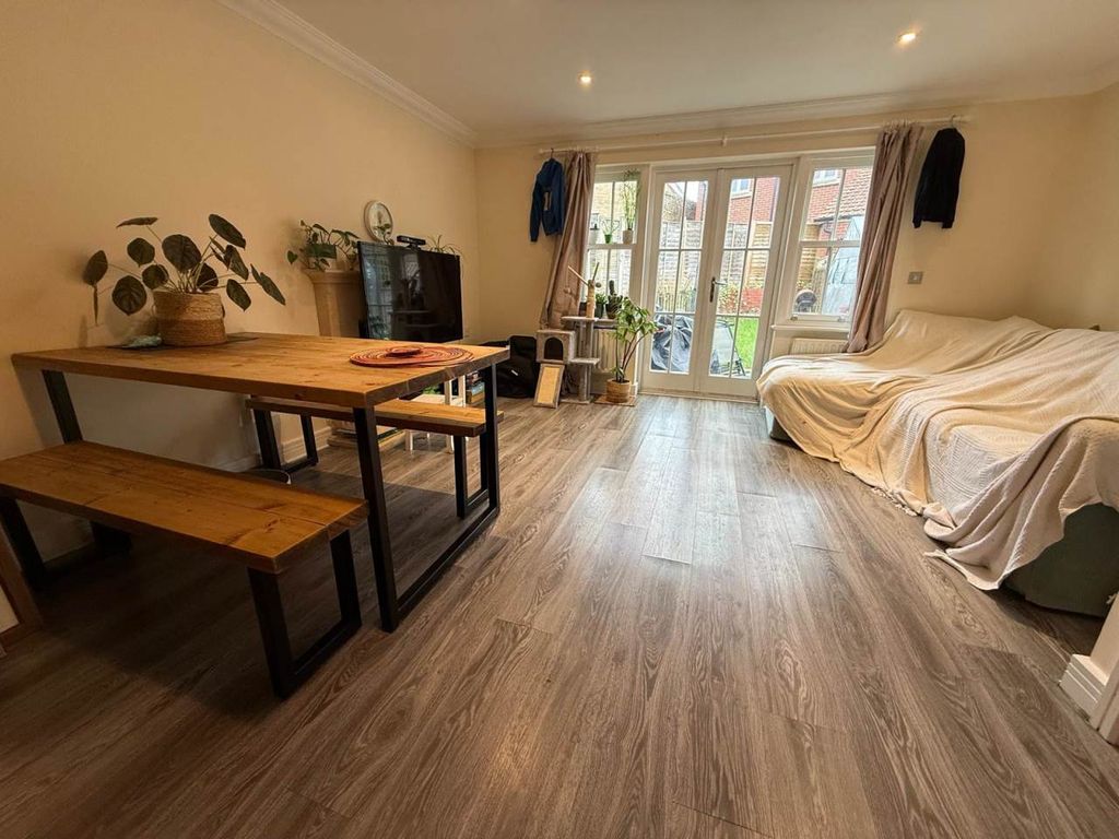 Property photo 3 of 10 Living Room