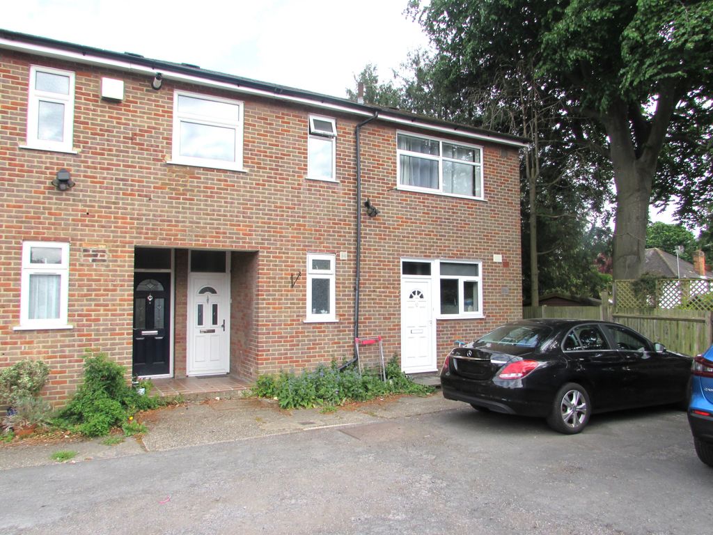 Property photo 1 of 6 West End Court, West End Lane, Pinner, Middlesex Ha5