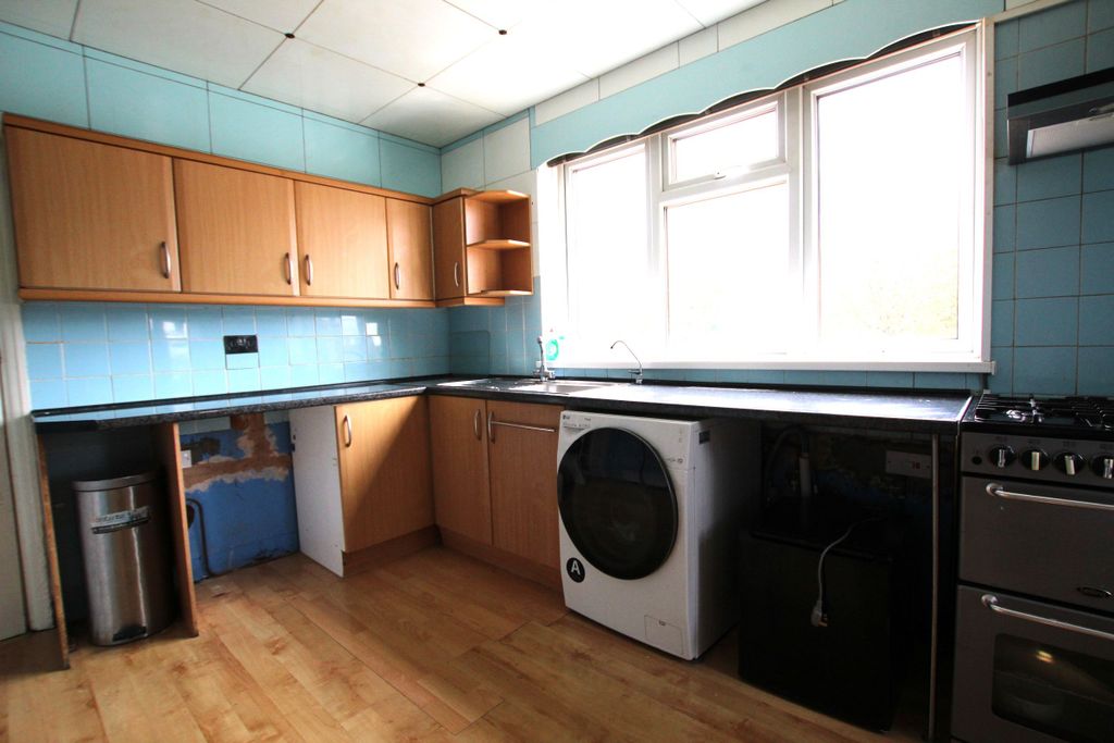 Property photo 3 of 27