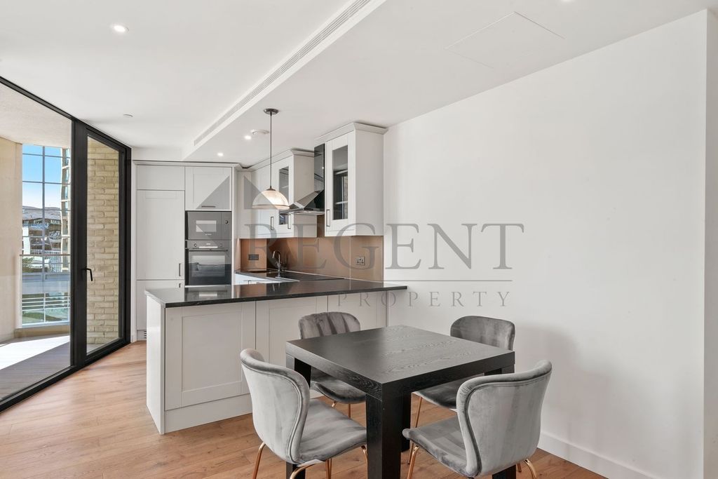 Property photo 3 of 17 Dining Area