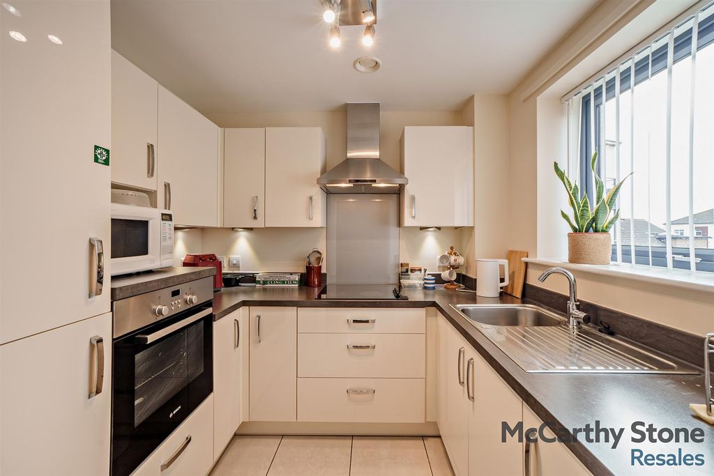 Property photo 3 of 14 Kitchen