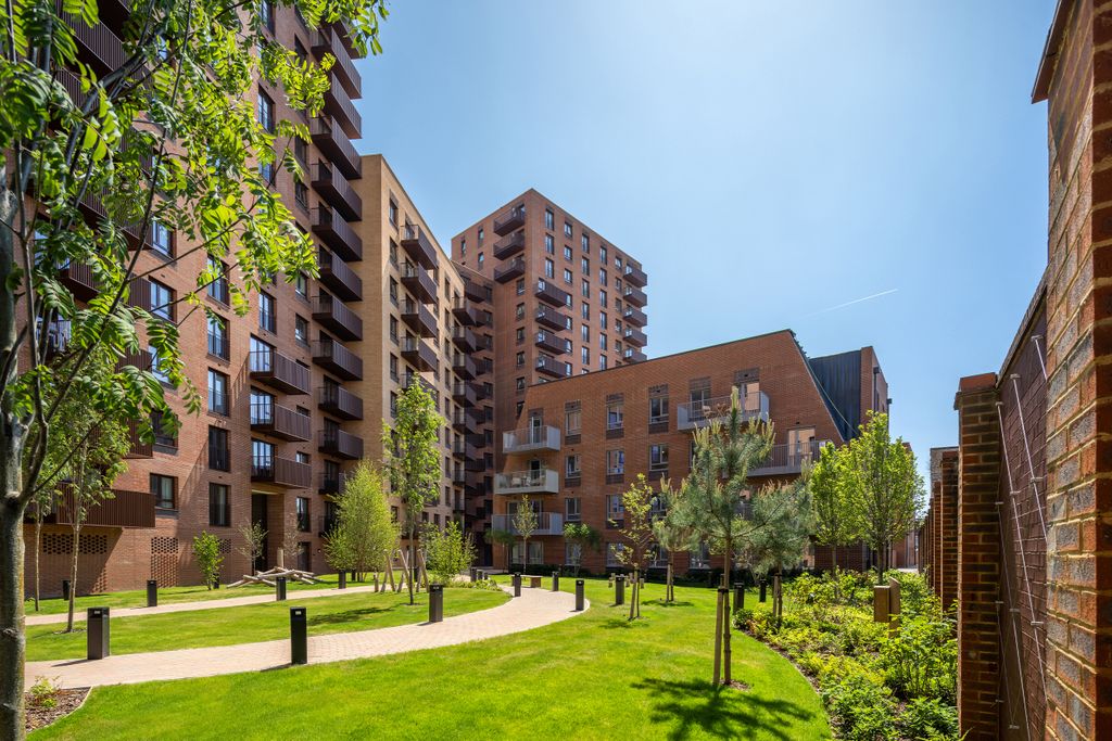 Property photo 2 of 7 Royal Gateway - External Photography
