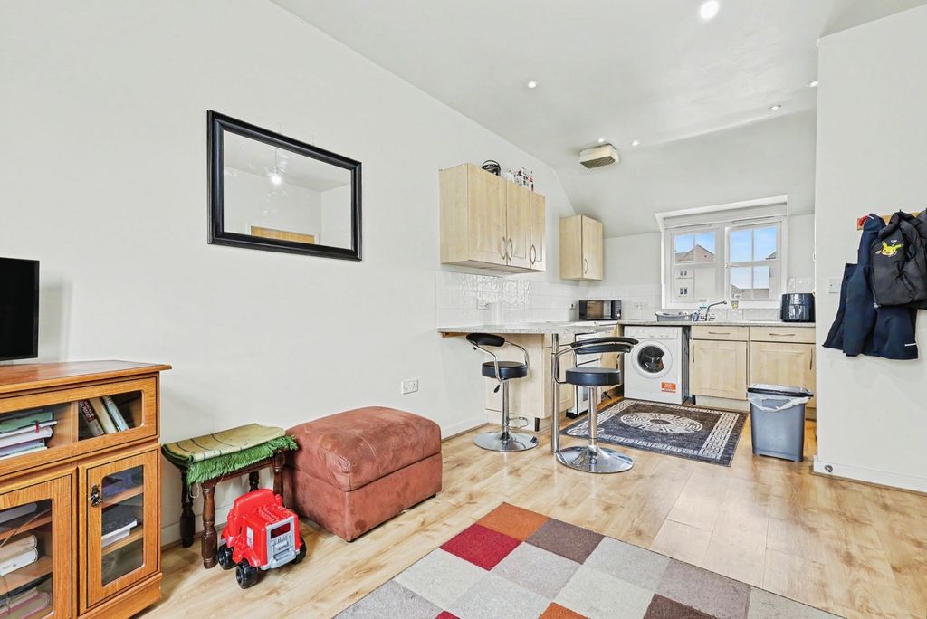Property photo 3 of 12 Longue/Kitchen