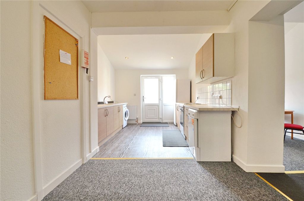 Property photo 2 of 19 Picture No. 18