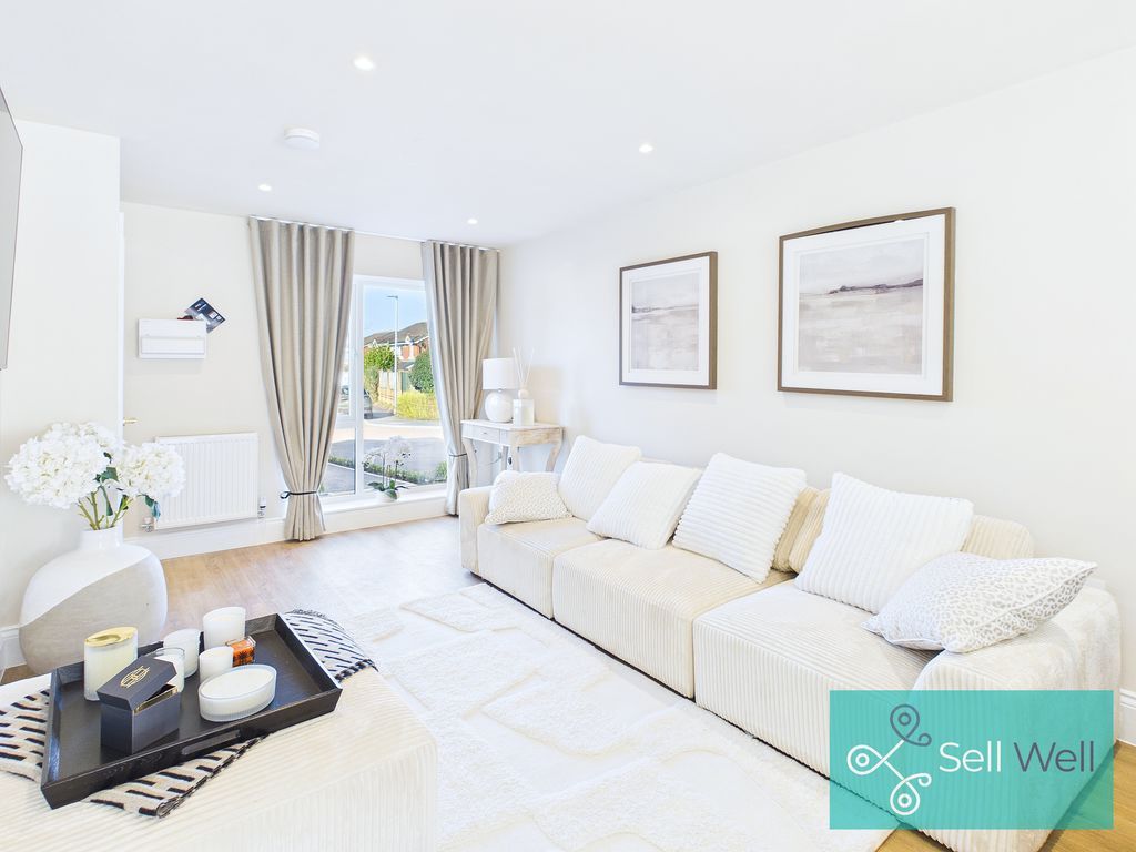 Property photo 2 of 23 Lounge