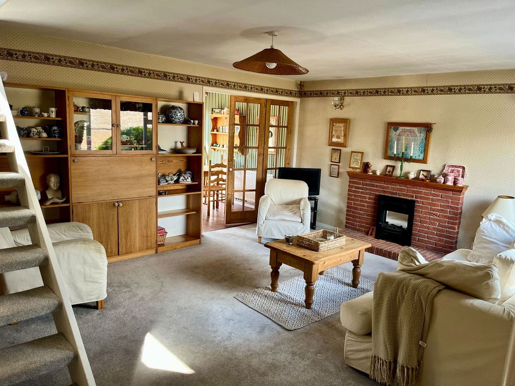 Property photo 2 of 20