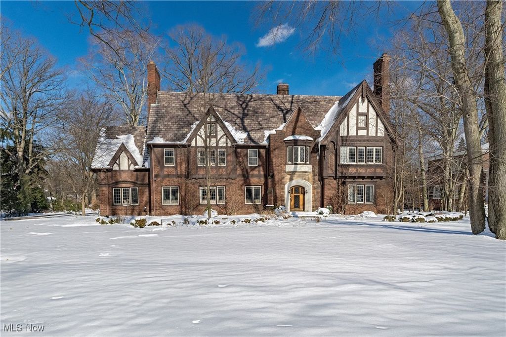 Property photo 1 of 42