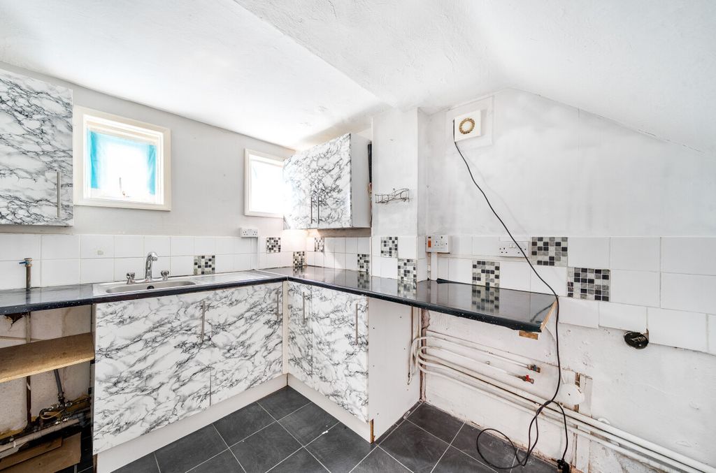 Property photo 3 of 7 Kitchen
