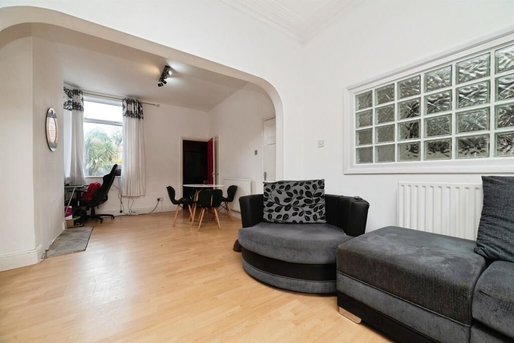 Property photo 2 of 17