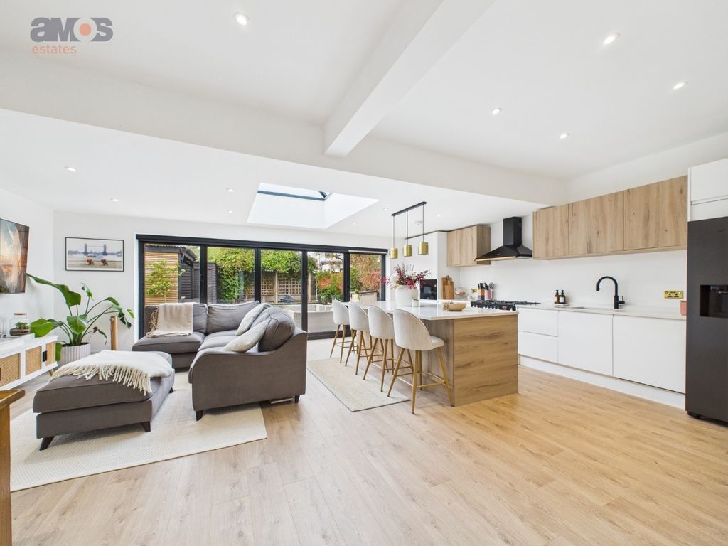 Property photo 2 of 23 4815474