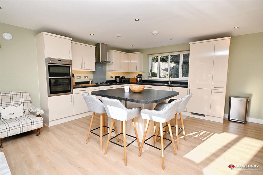 Property photo 2 of 25 Kitchen/ Dining Hub