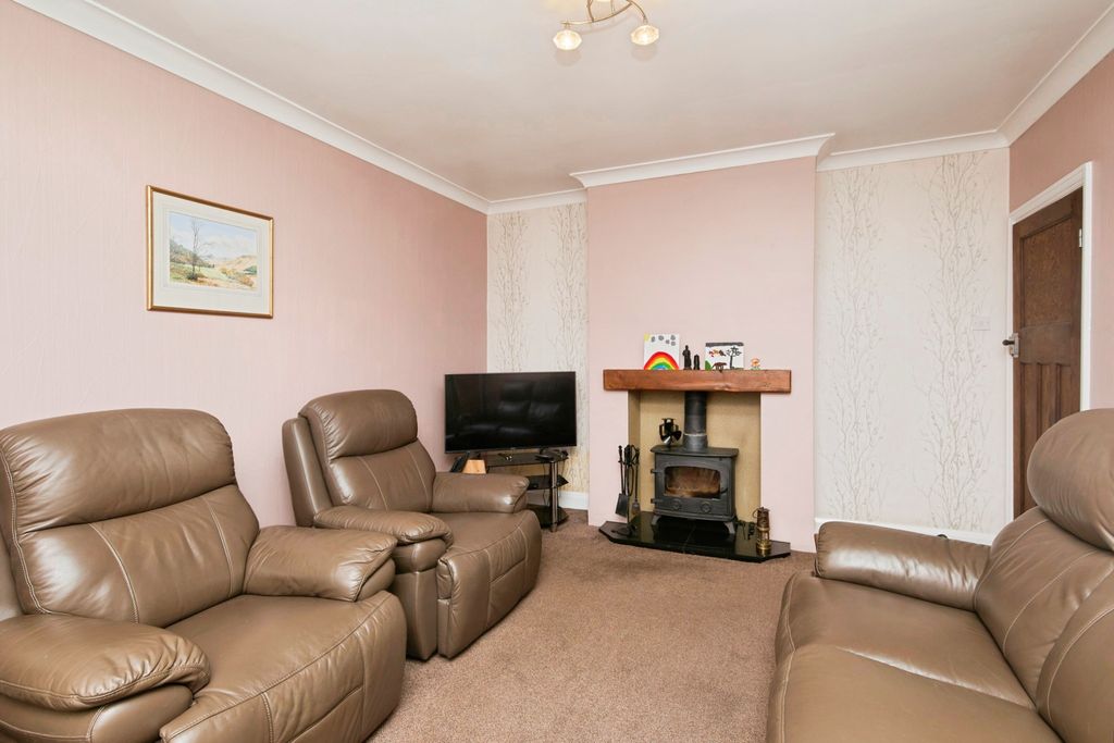 Property photo 3 of 17 Lounge