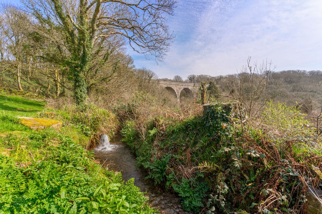 Property photo 2 of 35