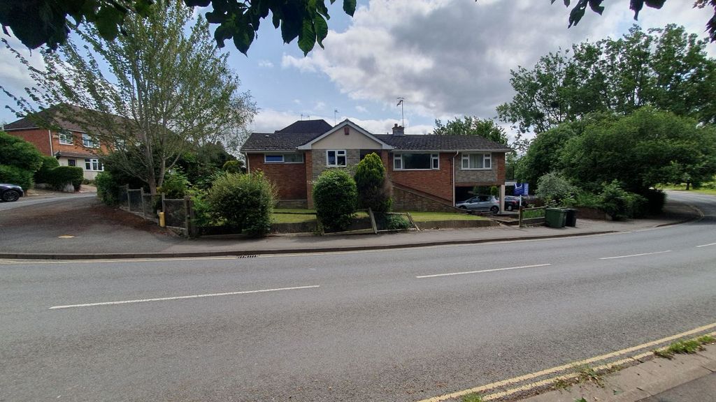 Property photo 2 of 31
