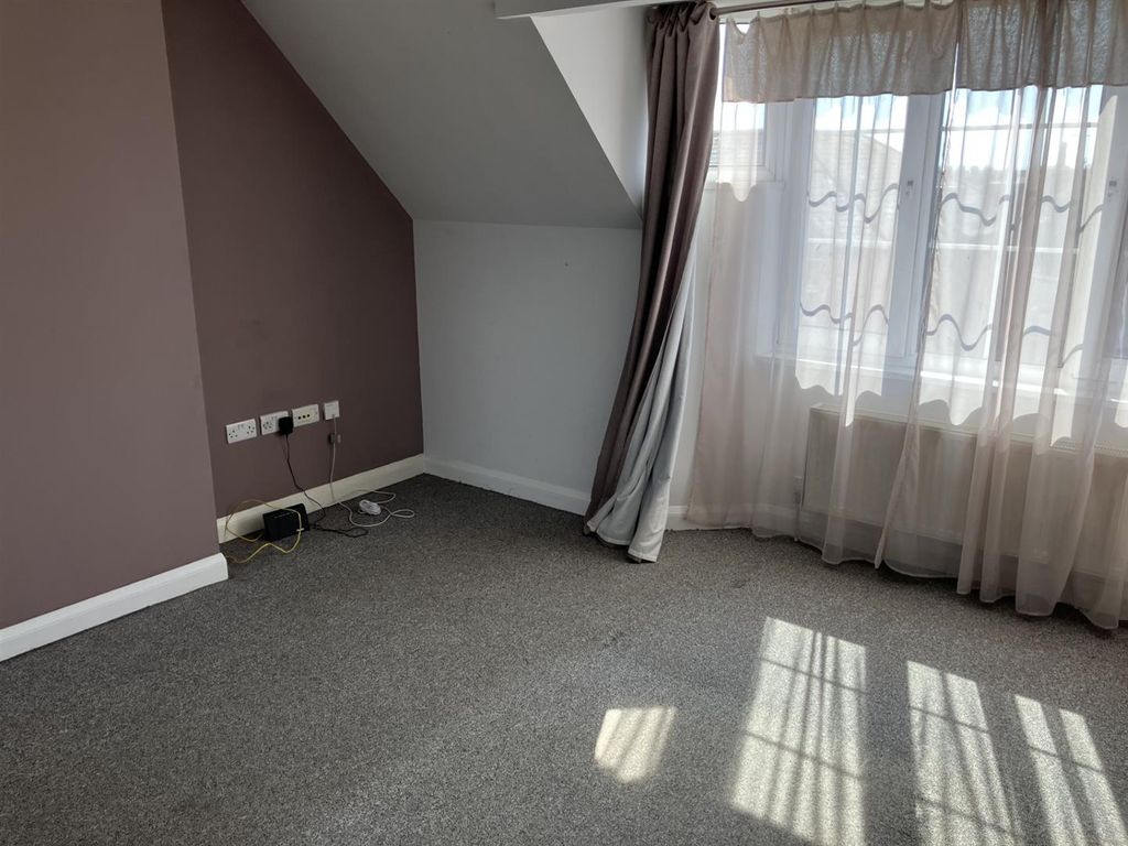 Property photo 2 of 7 Bedroom Pic 2.Jpg