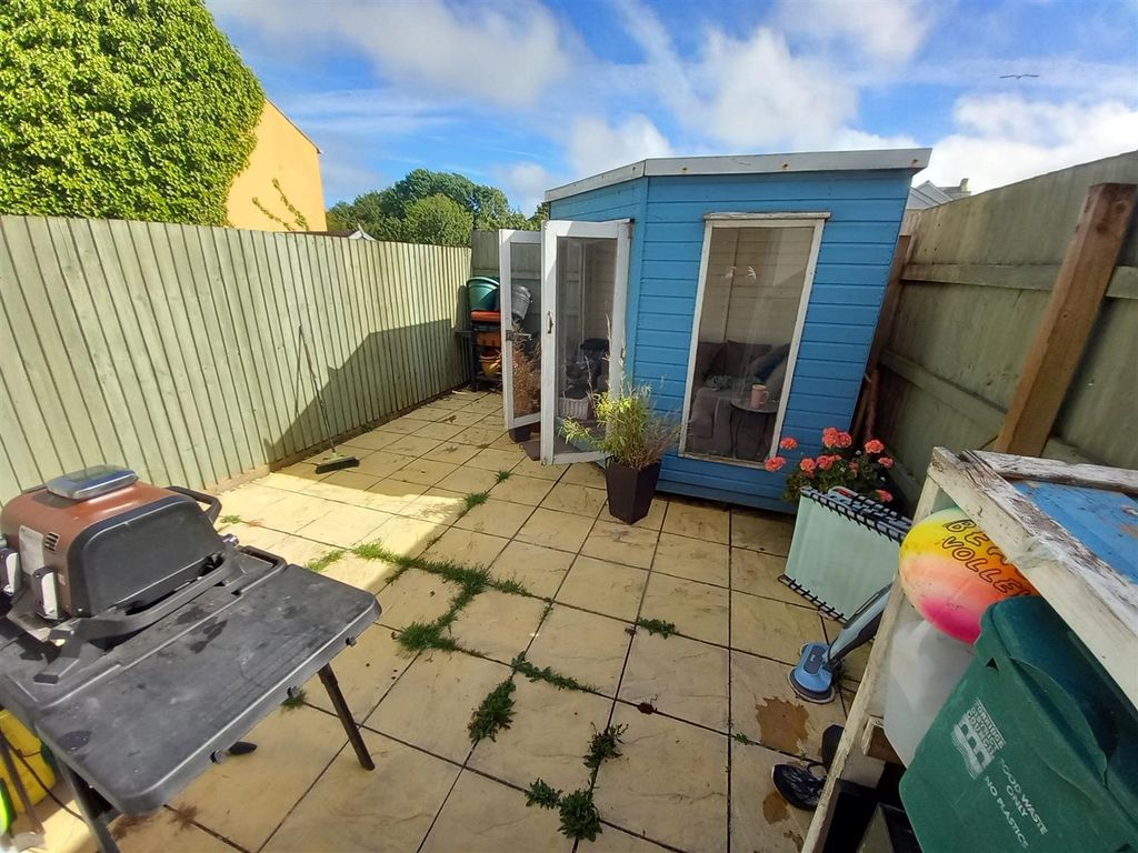 Property photo 3 of 8 2 Ackland Garden.Jpg