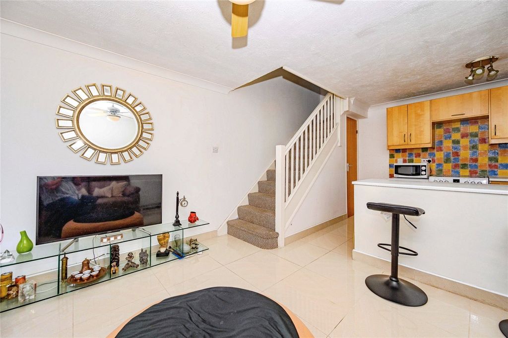 Property photo 2 of 10 Lounge