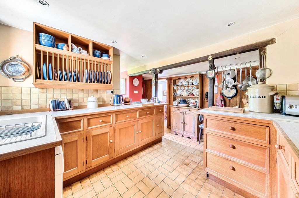 Property photo 2 of 12 Kitchen