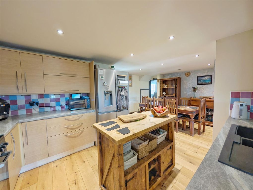 Property photo 3 of 23