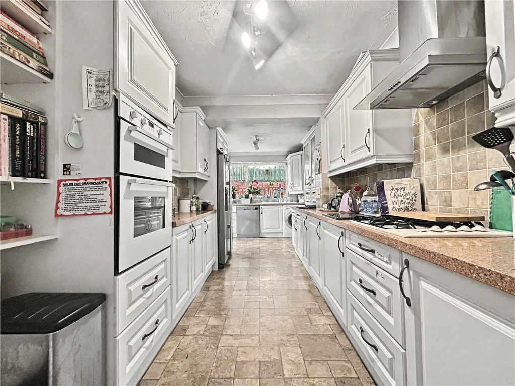 Property photo 2 of 25 Picture No. 29