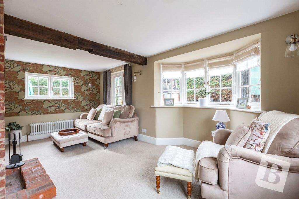 Property photo 3 of 19 Living Room