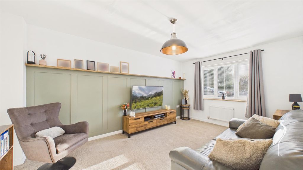 Property photo 2 of 21 Living Room