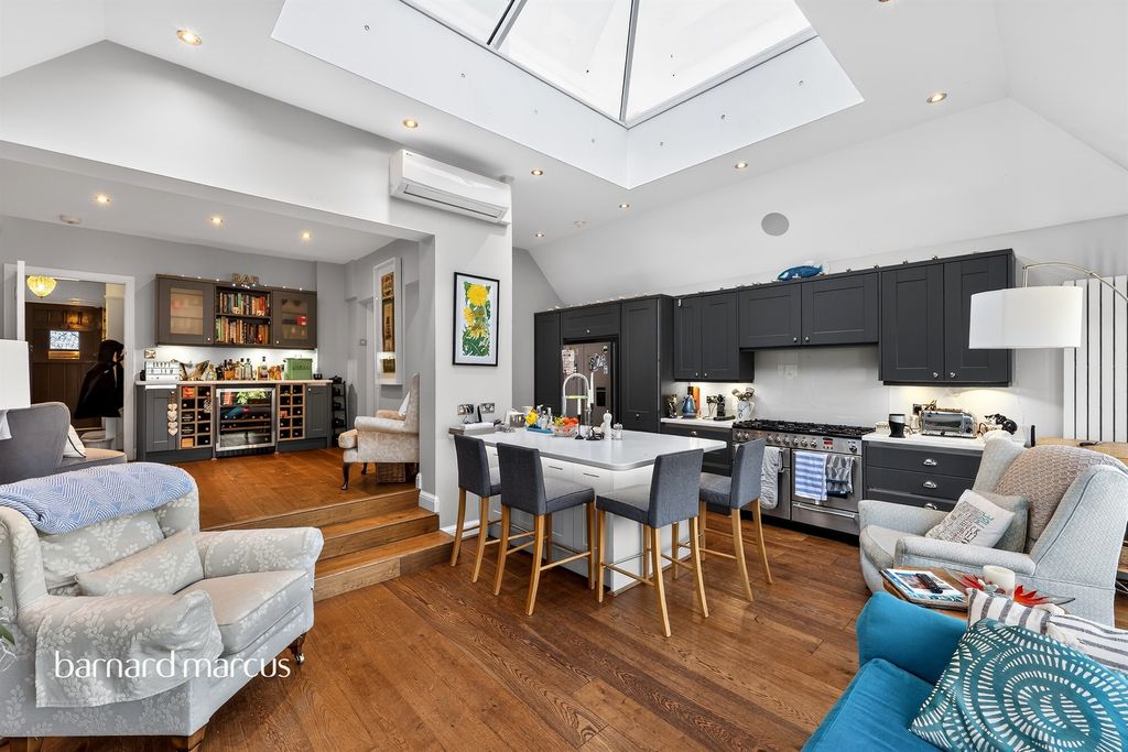 Property photo 3 of 22