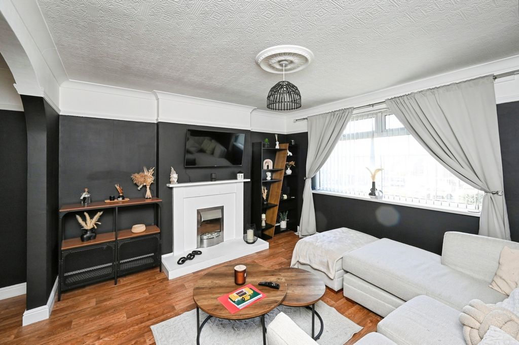 Property photo 2 of 15 Pbox-Img.Jpg