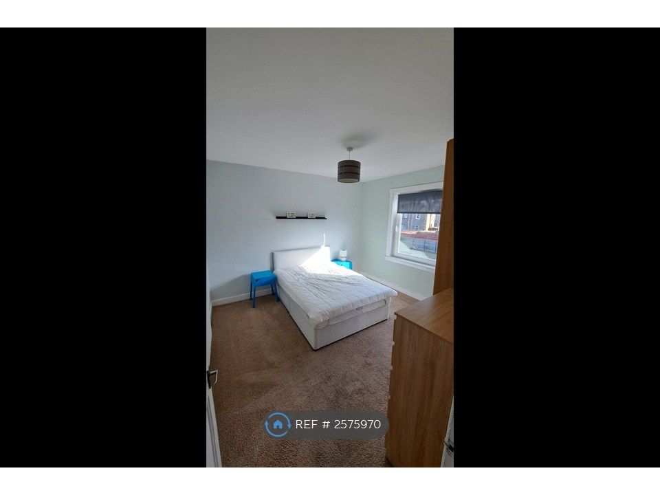 Property photo 2 of 10 Bedroom 1